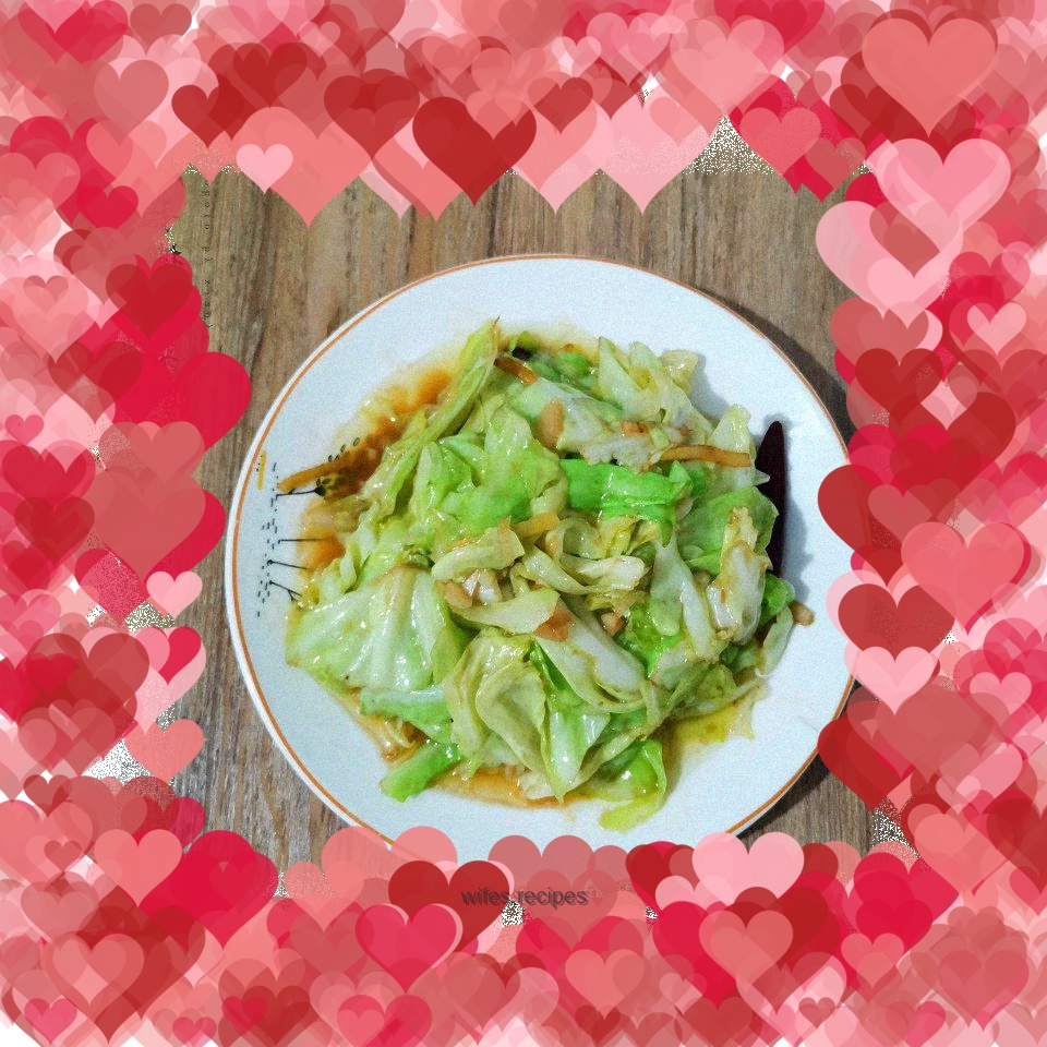 Stir-fried hand-shredded cabbage