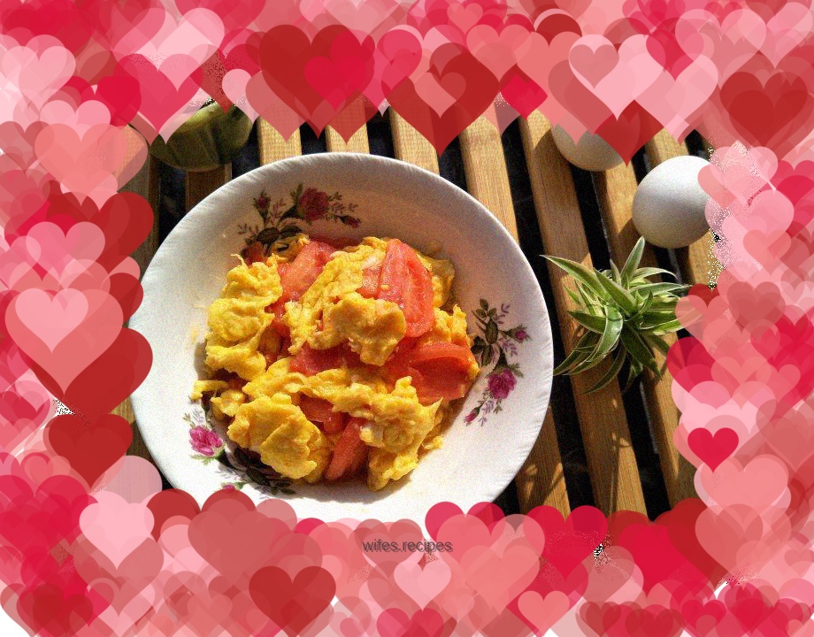 Scrambled eggs with tomatoes