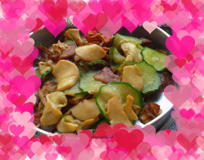Stir-fried Pork Mushrooms and Cucumber Slices