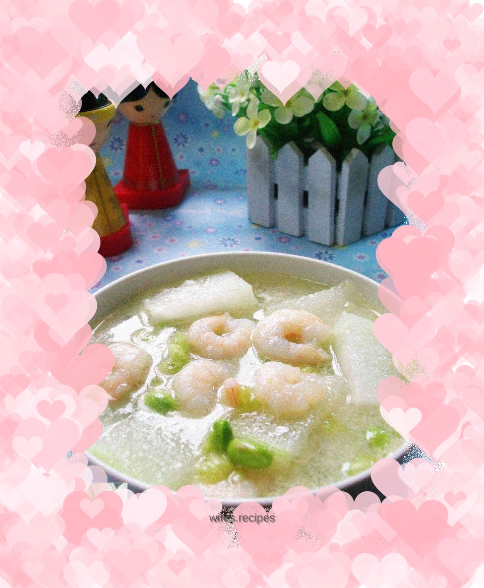 Edamame, shrimp and winter melon soup