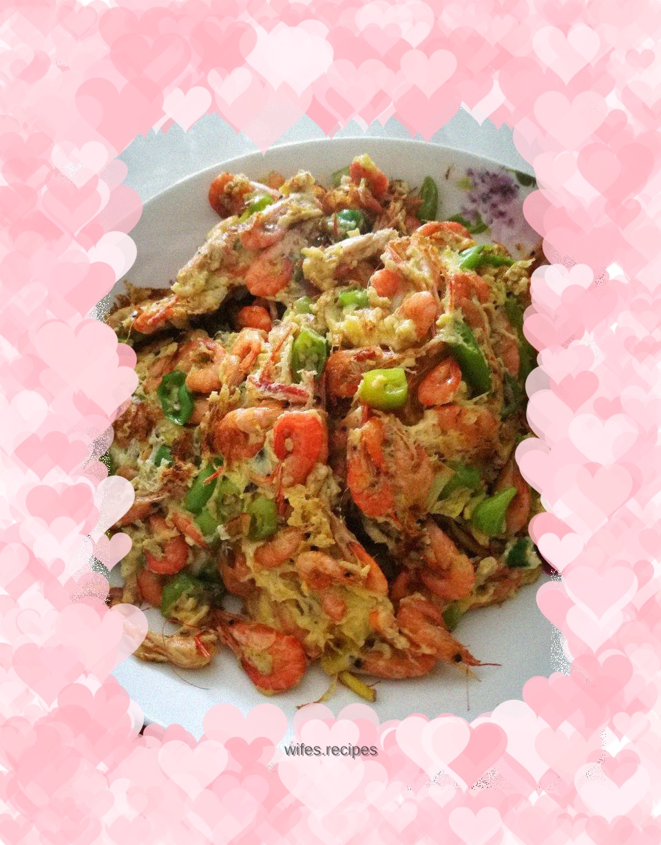 Fried eggs with river prawns