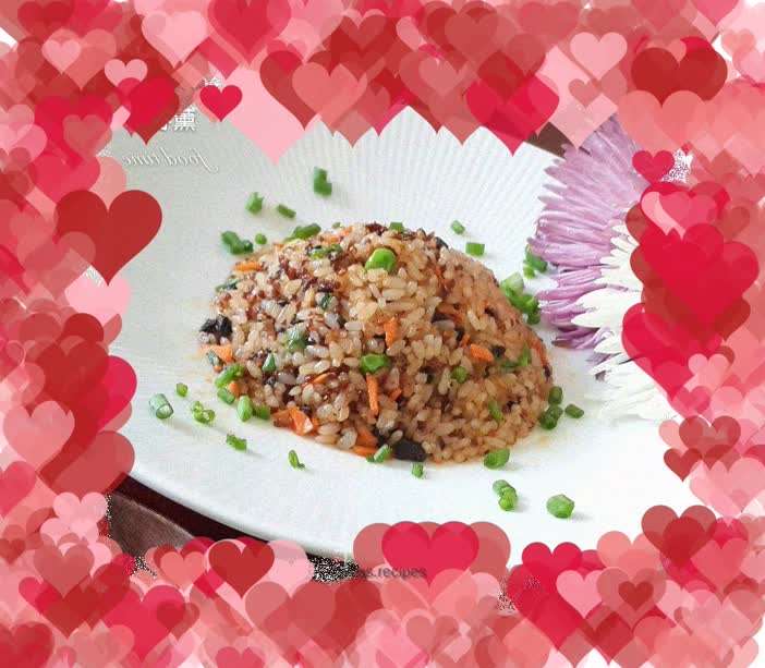 Fried rice with mushroom sauce