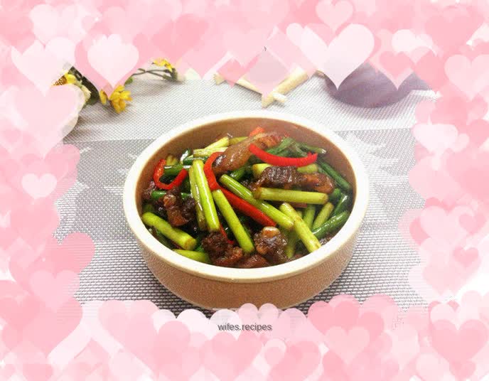 Stir-fried bacon and garlic sprouts