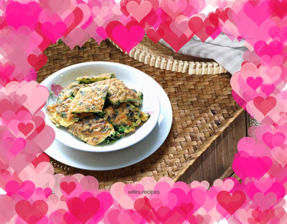 Fried eggs with chives