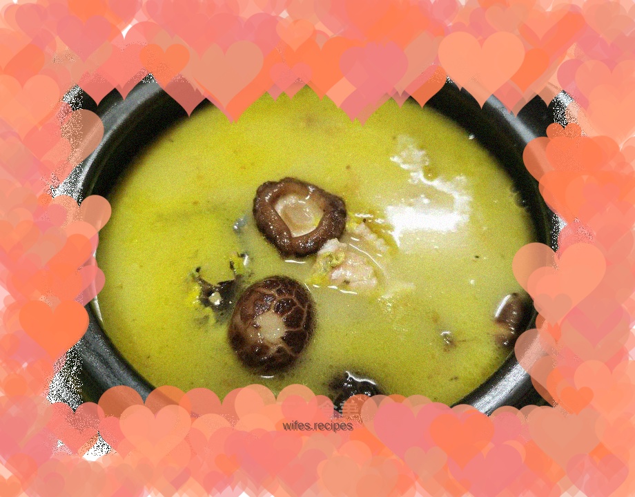 Yellow catfish and mushroom soup