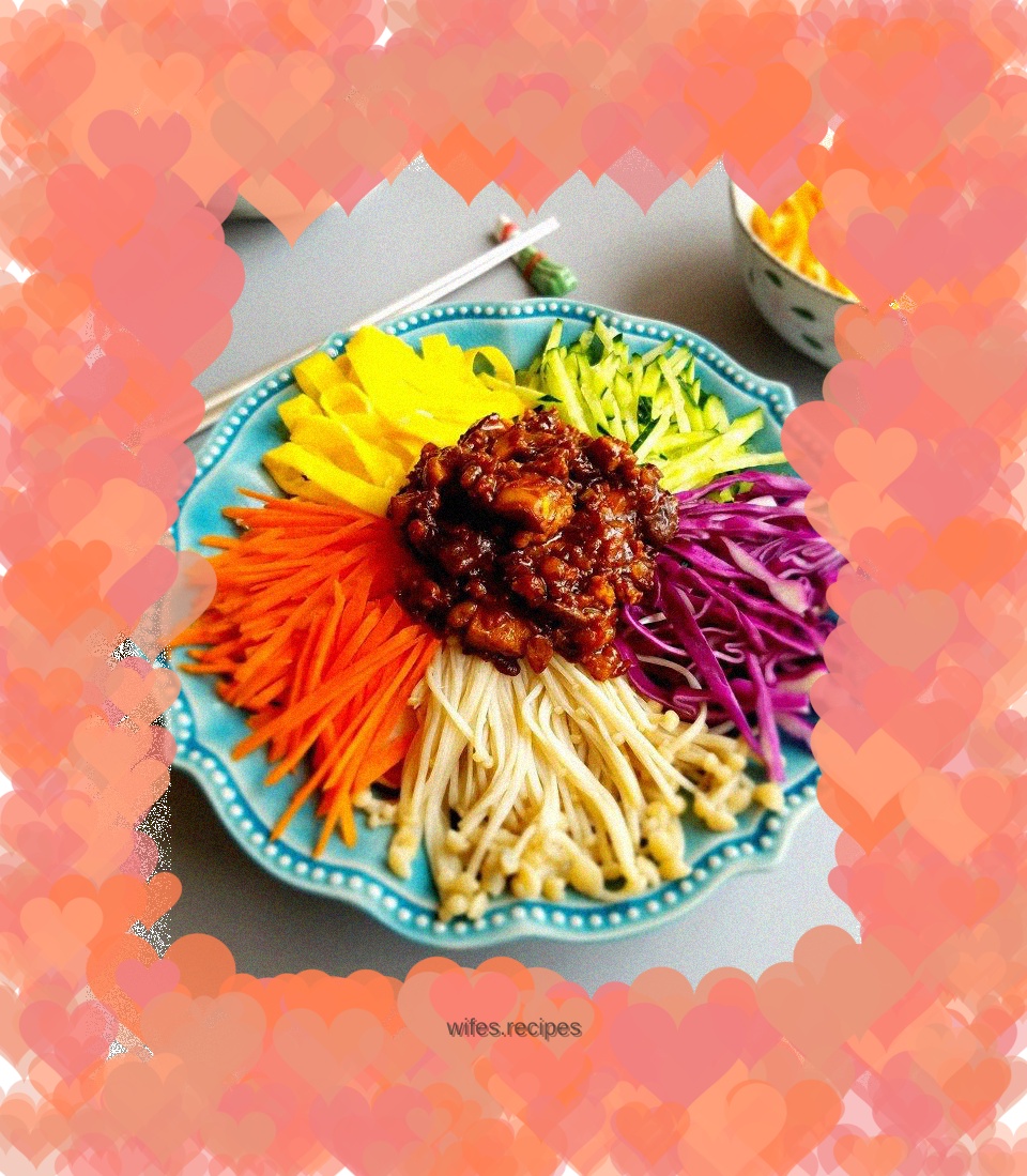 Colorful Mushroom Meat Sauce Noodles