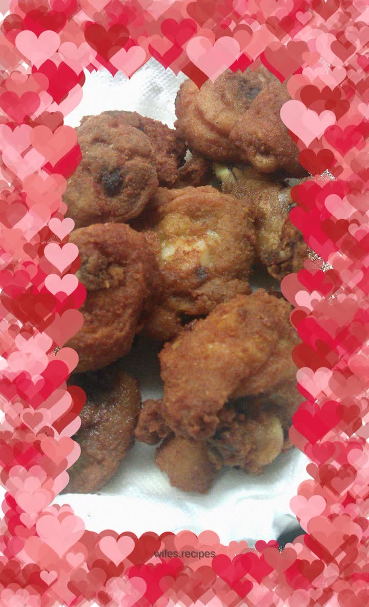 Crispy fried chicken drumsticks