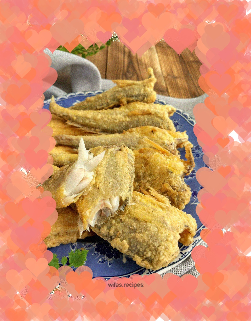 Fried small yellow croaker