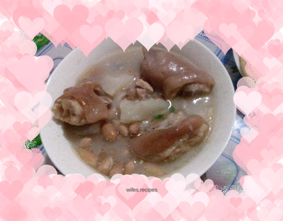 Nourishing and beautifying—"Pork Knuckle and Peanut Stew"