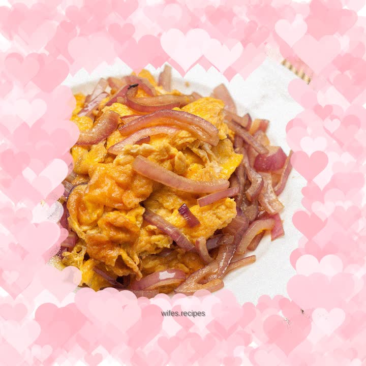 Fried eggs with onions