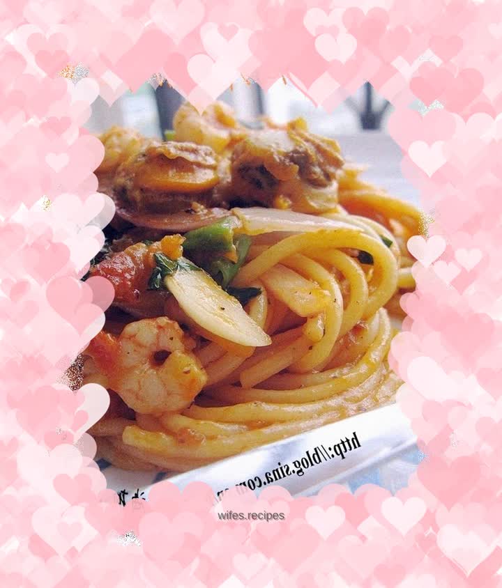 Stir-fried Pasta with Basil and Seafood