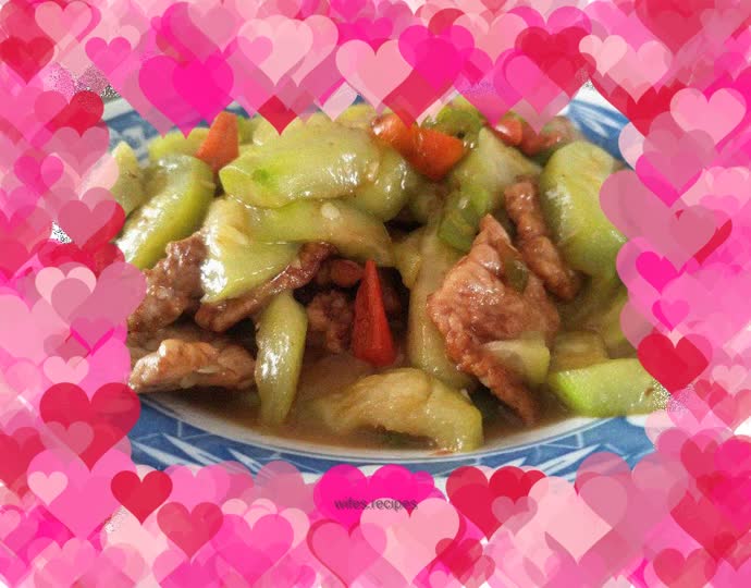 Stir-fried pork slices with loofah