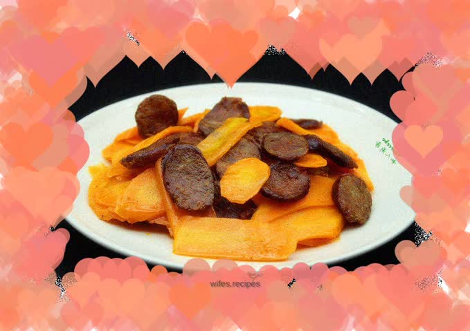 Stir-fried carrots with sausage
