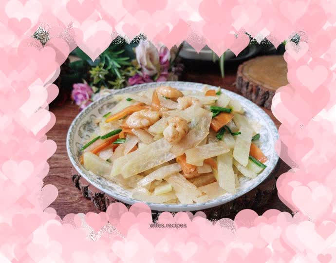 Stir-fried kohlrabi with shrimps