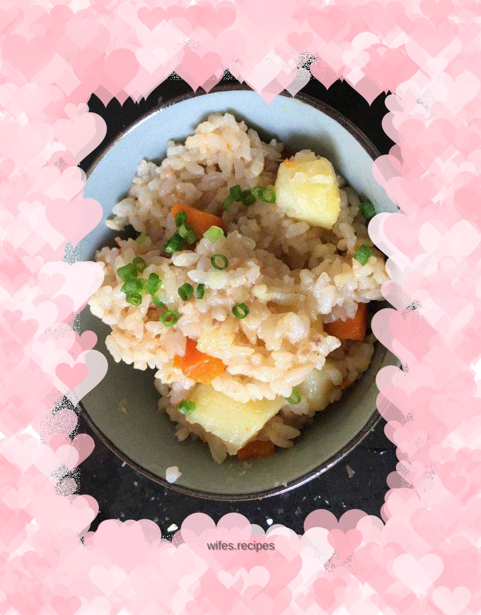 Children's version of stuffed rice with minced meat, potatoes, radish and meat