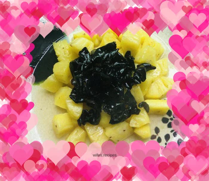 Fried fungus with pineapple