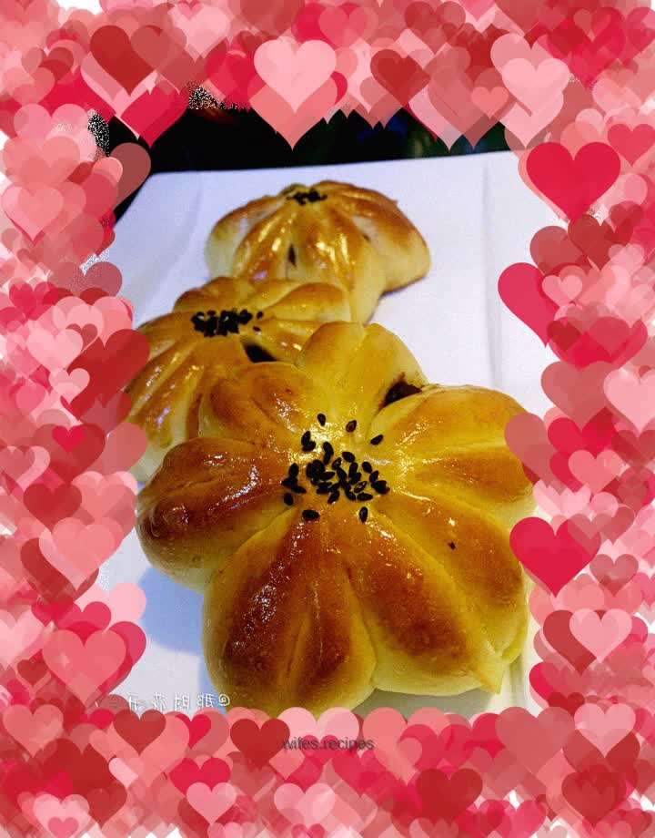 Flower bean paste bread
