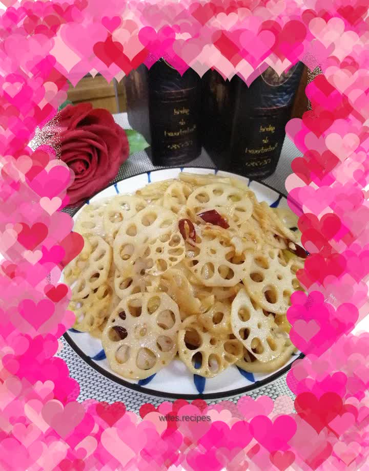 Stir-fried lotus root slices with Thai sweet and spicy sauce