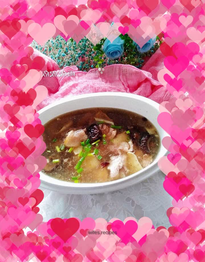 Stewed old hen with mushrooms