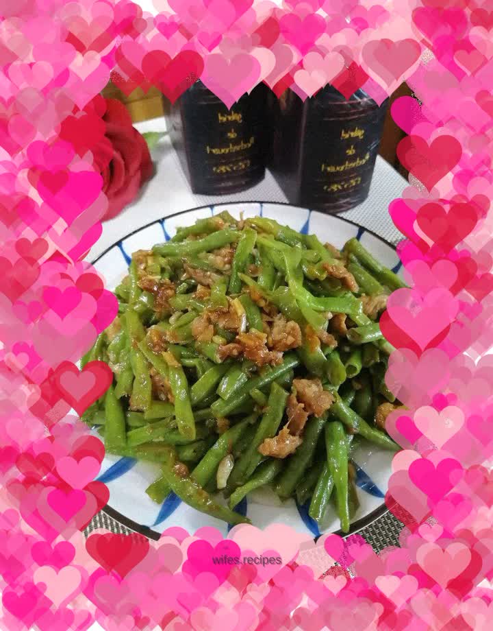 Stir-fried pork with minced garlic and cowpeas