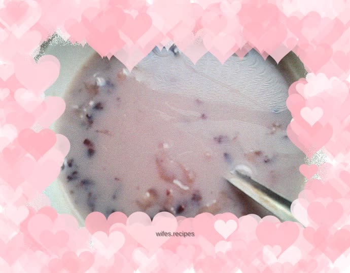 Milk and black rice porridge