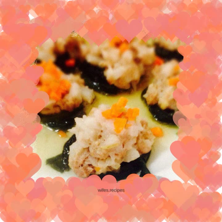 Steamed meatballs with spinach