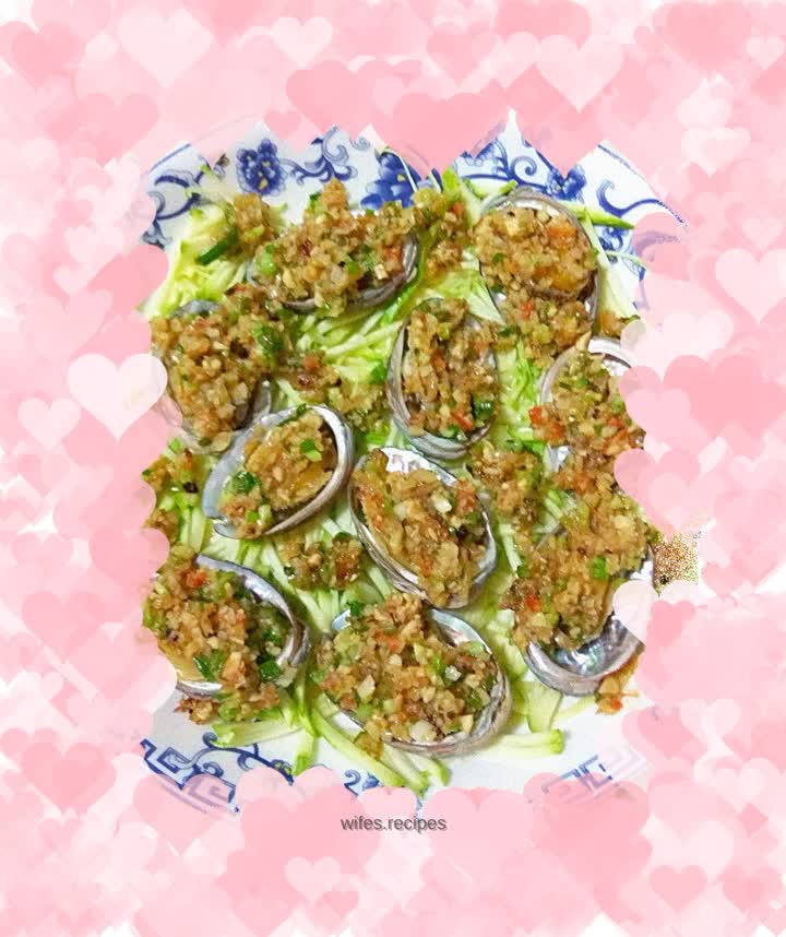 Abalone with flower kernels and green onions
