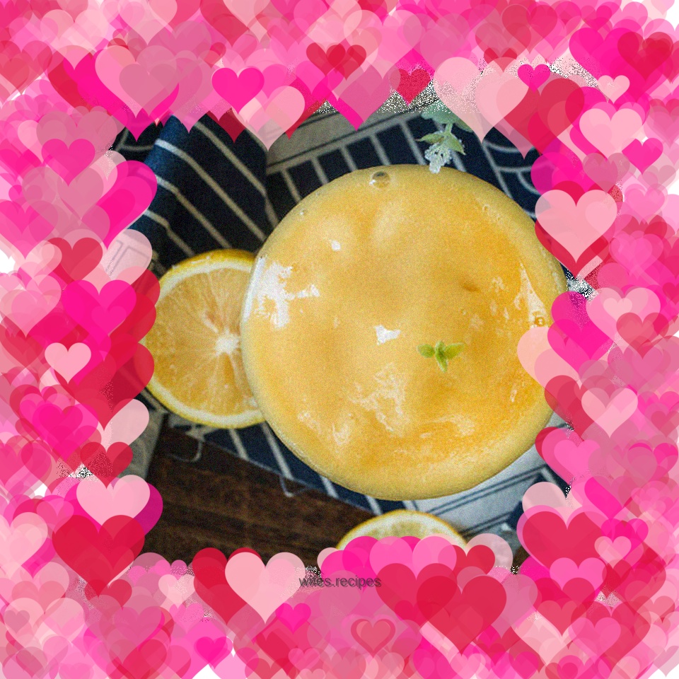 Yellow peach smoothie that I want to eat immediately after making it