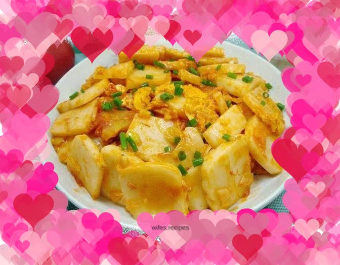 Fried rice cake with tomatoes and eggs