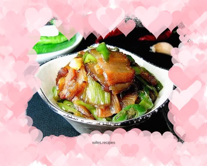 Stir-fried bacon with hot pepper