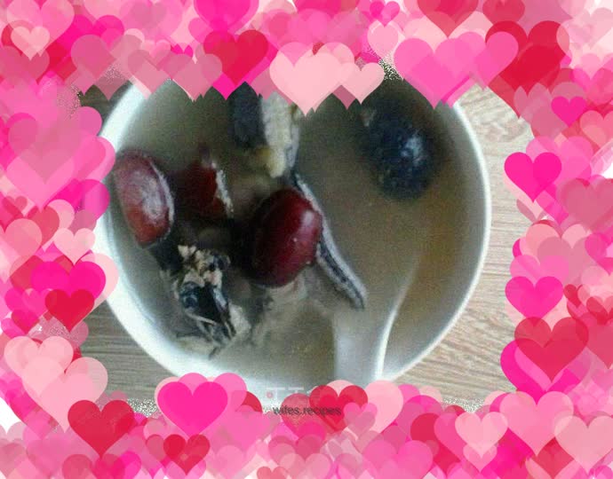 Astragalus and black-bone chicken soup