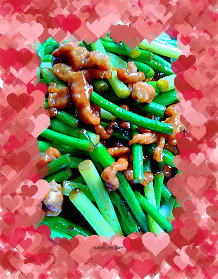 Stir-fried shredded pork with garlic