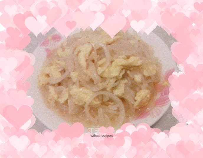 Fried eggs with onions