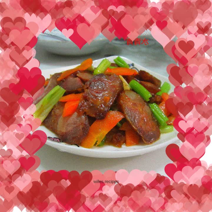 Stir-fried sausage with carrot slices