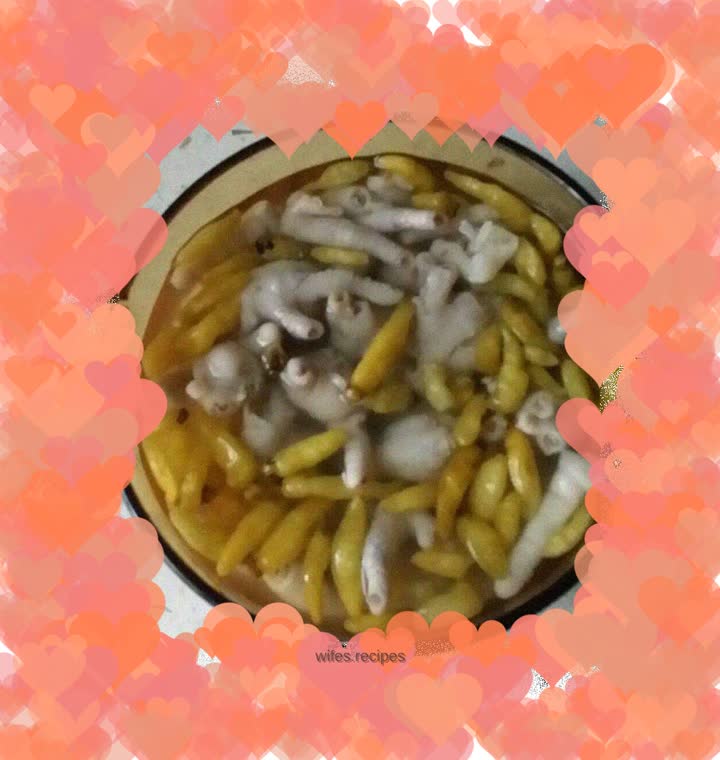 Pickled pepper chicken feet