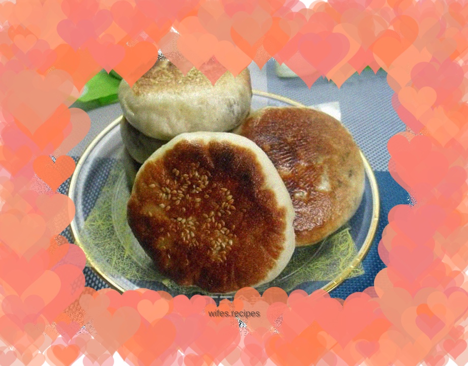 Vermicelli and onion meat pie