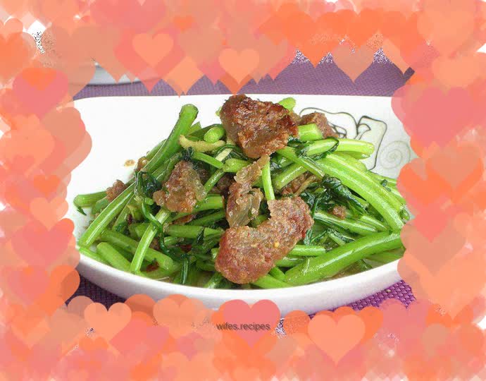 Stir-fried chrysanthemum with sausage