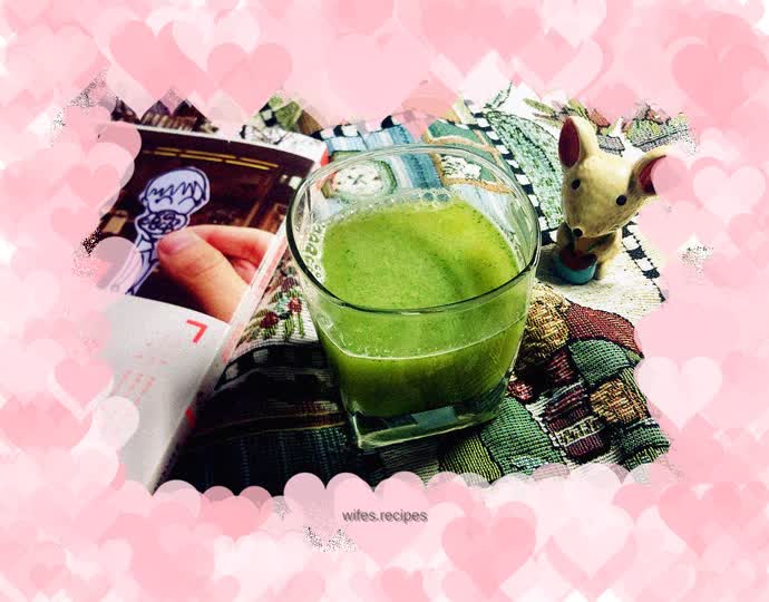 Green fruit and vegetable juice - broccoli apple juice