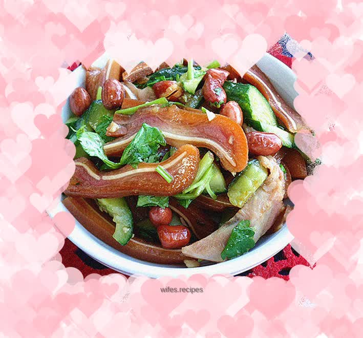 Peanuts mixed with pig ears