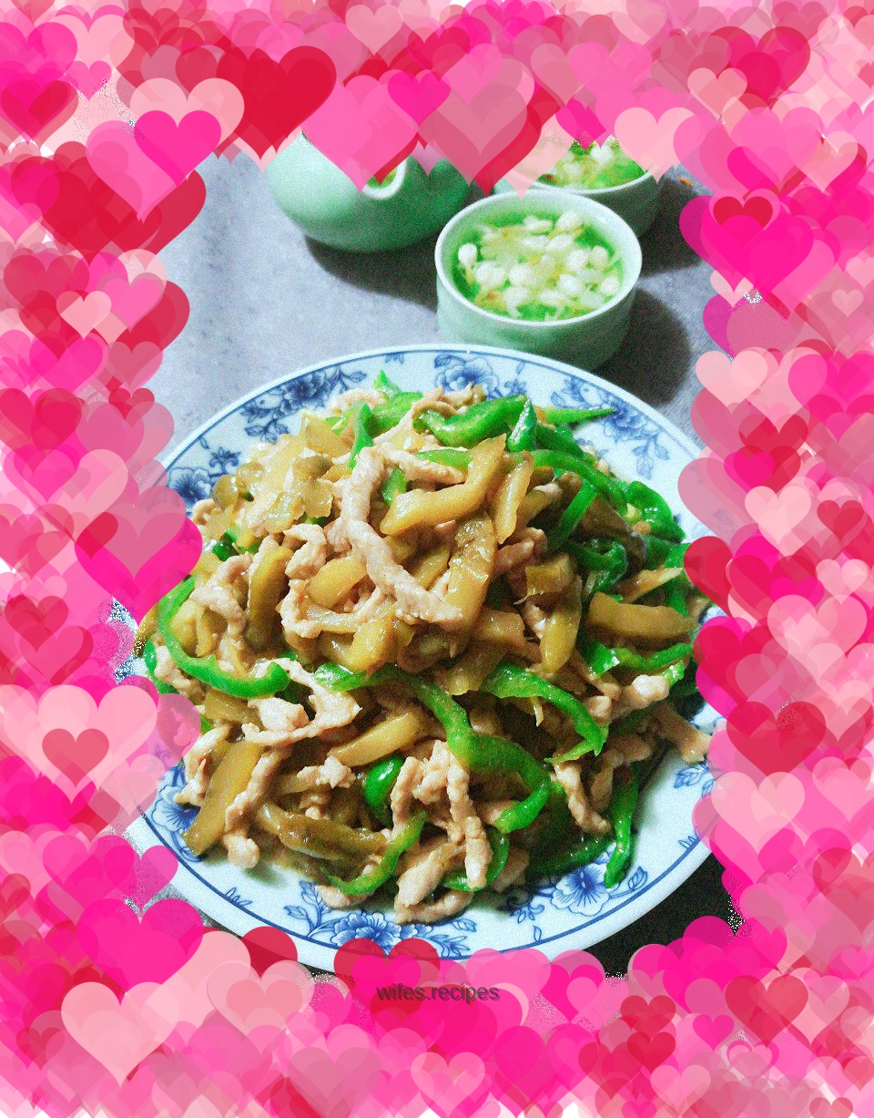 Shredded pork with green pepper and pickled mustard