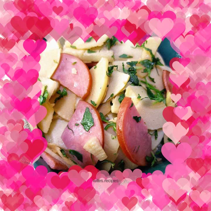 Stir-fried winter bamboo shoots with shepherd's purse, ham and sausage