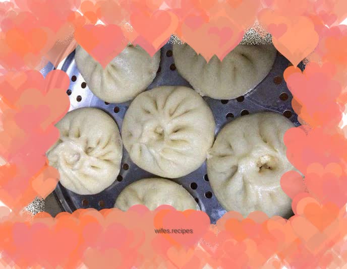 Pork and green onion buns