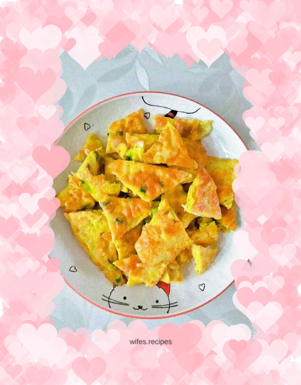 Fried goose egg with chopped green onion