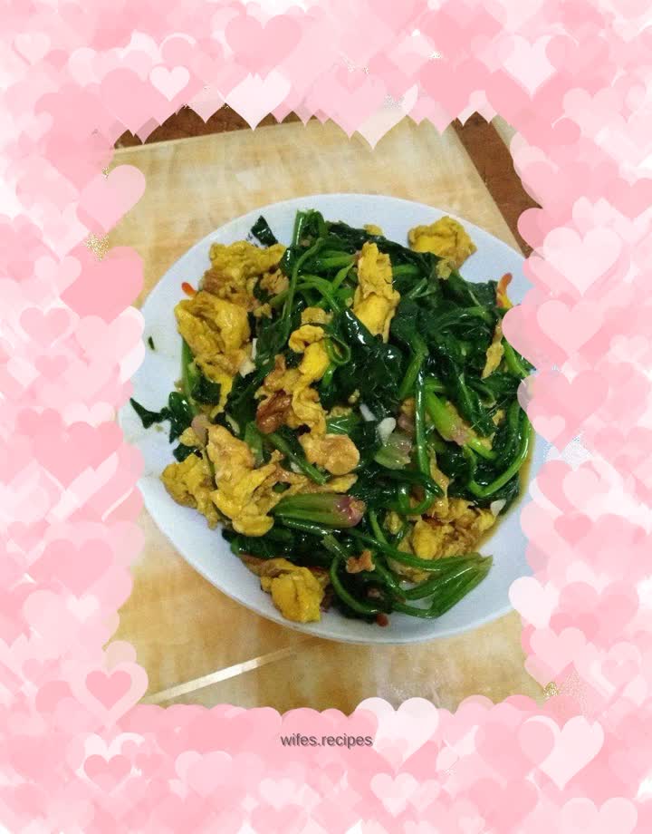 Scrambled eggs with spinach