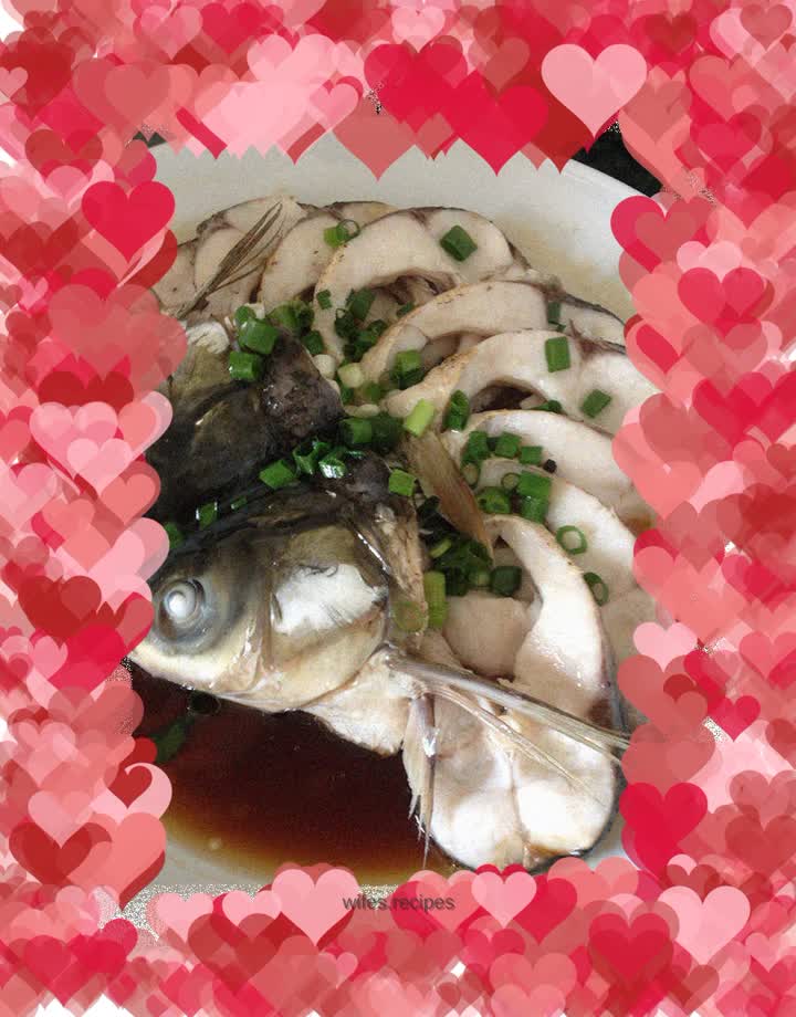 Green steamed grass carp