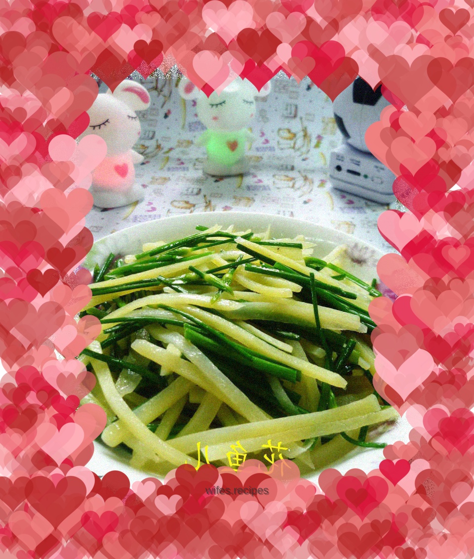 Stir-fried shredded potatoes with chive flowers