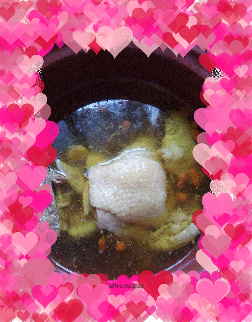 Braised old hen with wolfberry