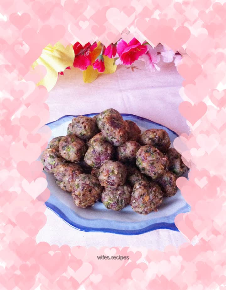 Fried onion and coriander meatballs