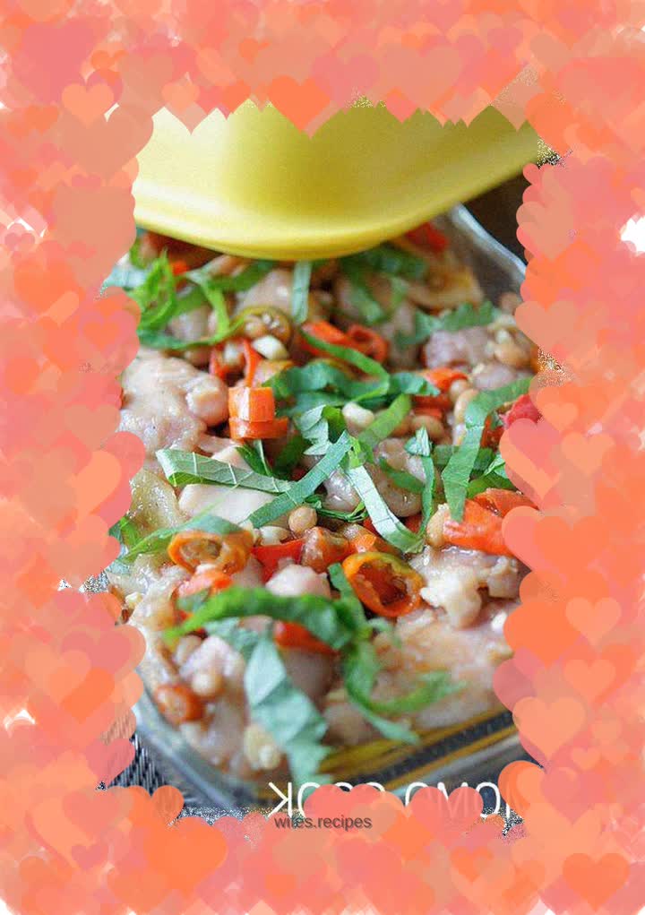 Steamed chicken drumsticks with chopped pepper and natto