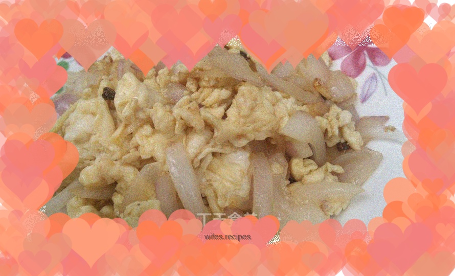 Fried eggs with onions